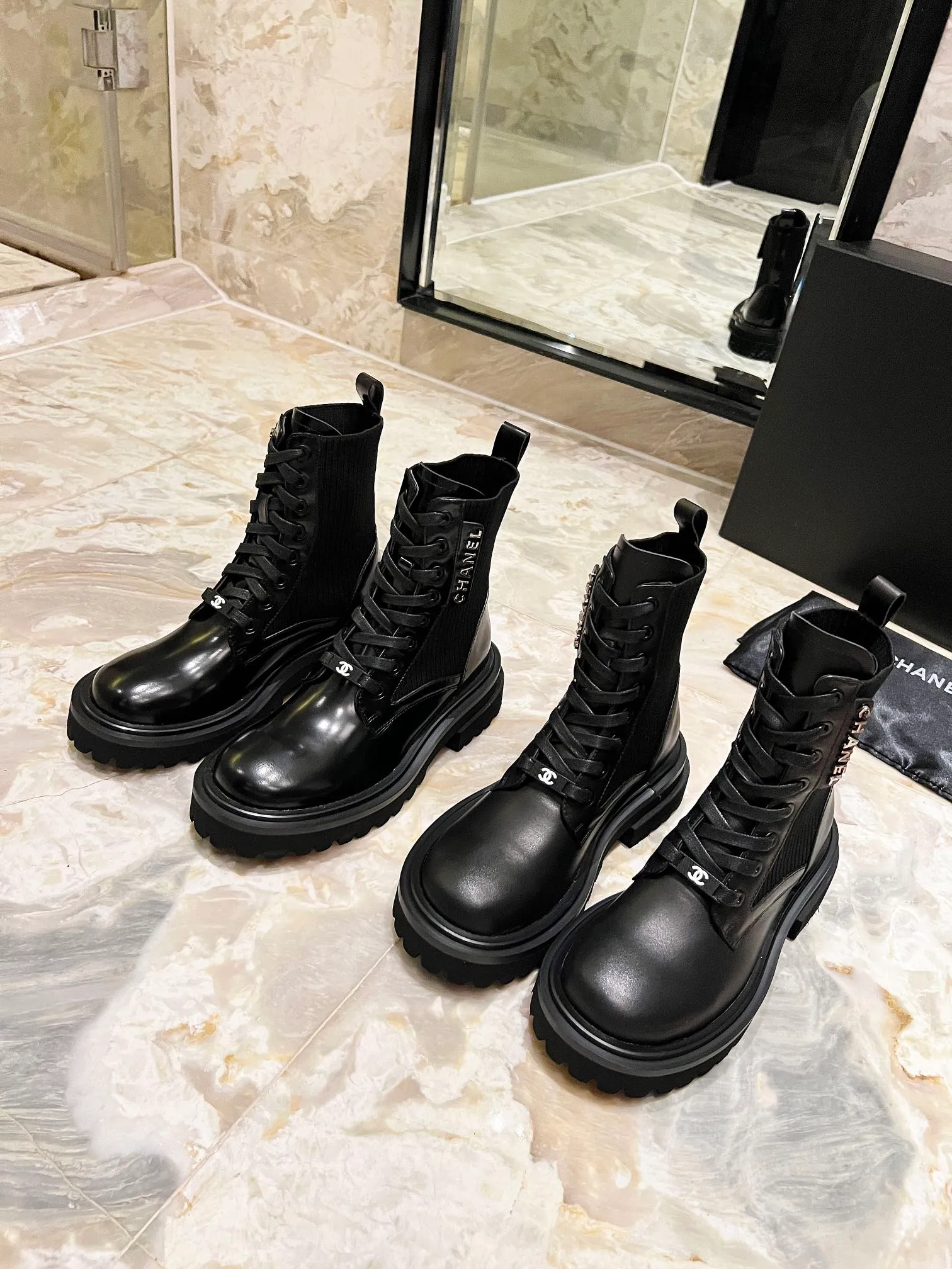 👟👟Ex-factory price 600 👟👟 CHANEL new autumn and winter 24 B letter knight boots. This knight Martin boot is really a representative of handsome fashion. It is simple, fashionable and individual. It has a natural and smooth beauty, which has a stunning beauty of time. The heel and sole meet the needs of heightening and wearing comfort at the same time. The toe is round but not clumsy. There is only a very low-key luxury letter logo, which can hold any occasion. , Proportion! Cowhide, open edge beads, water-dyed sheepskin lining Code number: 35-41